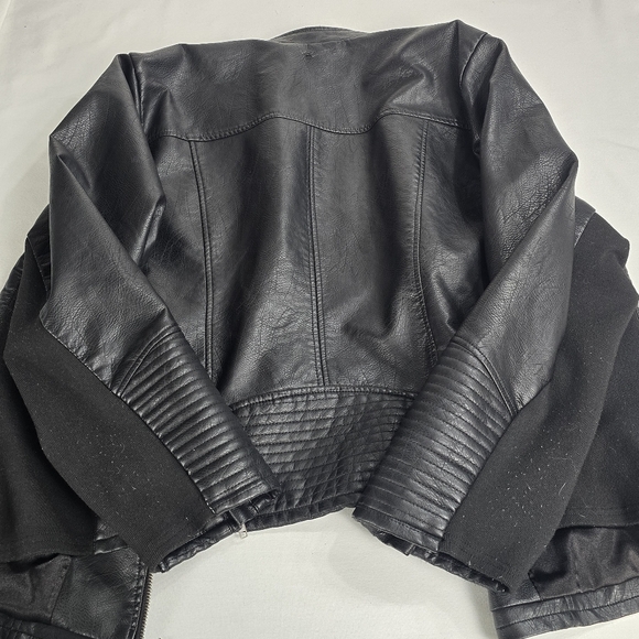 Torrid Faux Black Leather Moto Style Jacket Zip Up Size 4 - Picture 5 of 8
